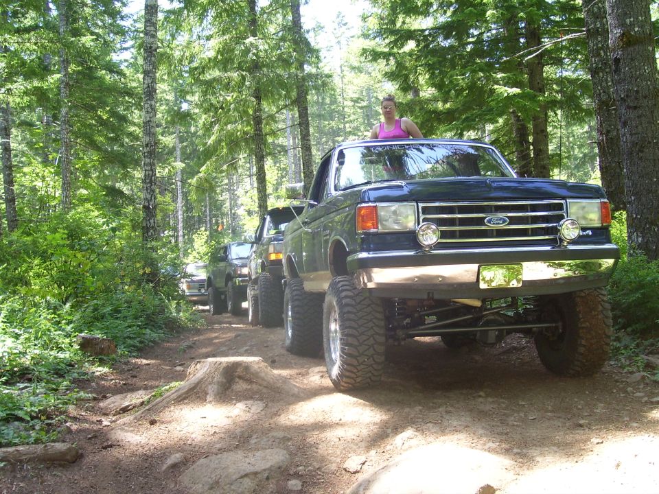 1991 Ford Bronco front grille and chrome bumper