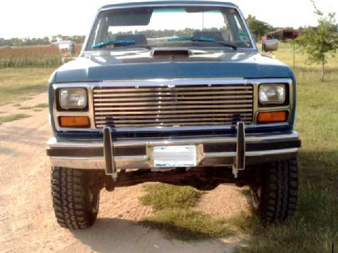 1984 Ford Bronco - SHaker hood and scoop installed