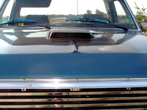 1984 Ford Bronco - SHaker hood and scoop
