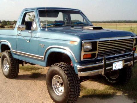 1984 Ford Bronco - Shaker installed