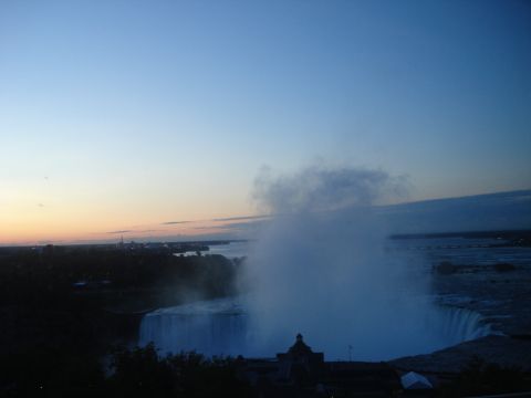 2000 Ford Crown Victoria - Early morning over looking the horseshoe falls.
