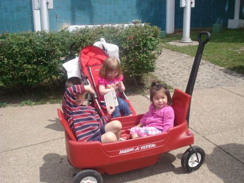 2000 Ford Crown Victoria - Mia with Aunt Jodi's niece and nephew at the Niagara Falls Aquarium.