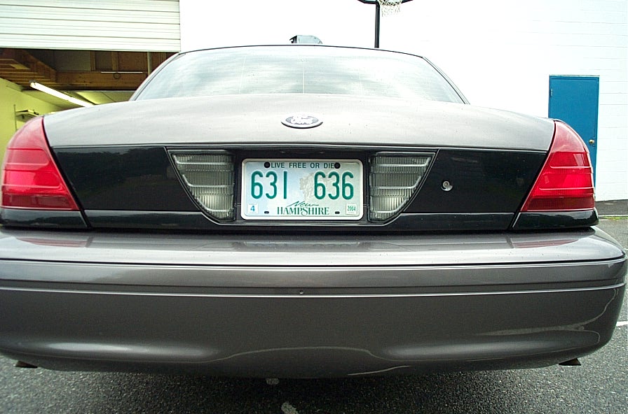Rear of a Ford Crown Victoria with a New Hampshire license plate showing 631 636 and the year 2004