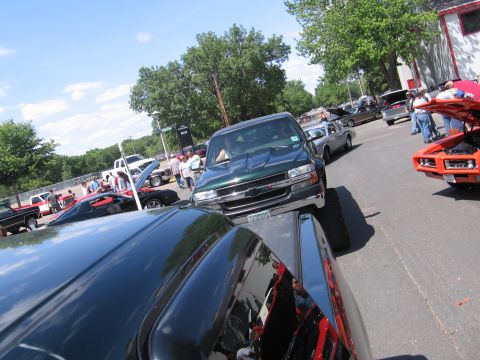 2001 Chevrolet Silverado 1500 - My twin truck, just a HD that sits on 18s with 35s compared to my 20s with 35s :)