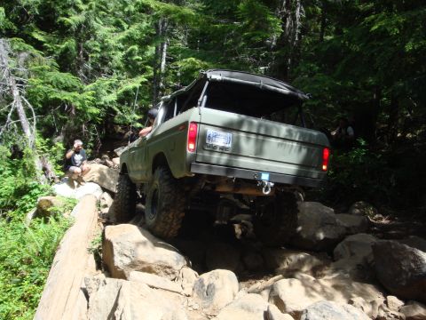1978 Ford Bronco - Greg spotting me on the way in