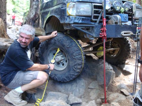 1978 Ford Bronco - Greg setting the bead