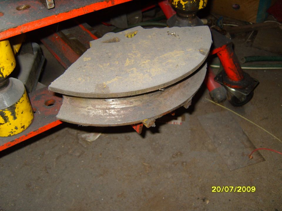 pipe bender die with yellow markings