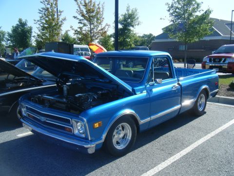 1991 Nissan Micra - This blue pickup truck, likely a 1971 model, is shown with its hood open, revealing the engine bay. The "SUPERMOTORS" watermark is visible…