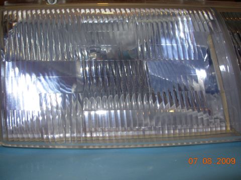 1995 Ford Taurus - A close-up shows the textured interior of a vehicle's headlight assembly, dated 07.08.2009.