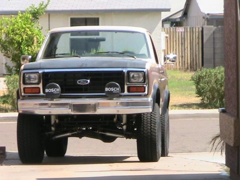 1985 Ford Bronco - This 1985 Ford Bronco features a lifted suspension and auxiliary Bosch fog lights on its front grille.