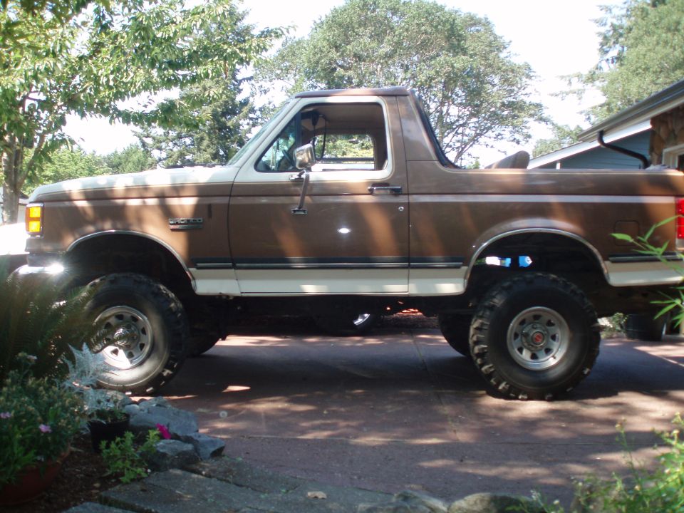 1990 Ford Bronco “Nose Bleed”