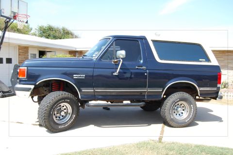 1991 Ford Bronco - This lifted 1991 Ford Bronco has off-road tires and a two-tone paint scheme.