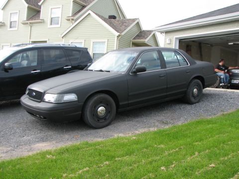 2003 Ford Crown Victoria photo