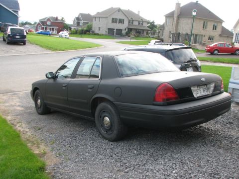 2003 Ford Crown Victoria photo