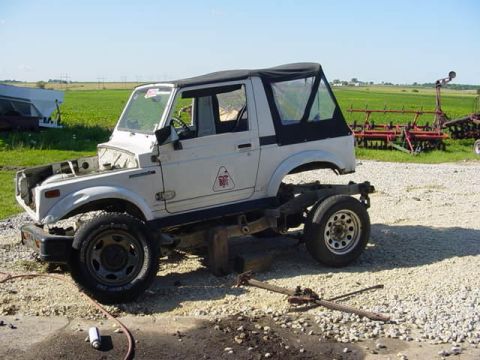 1992 Ford Bronco - removing body by hand with just two jacks.