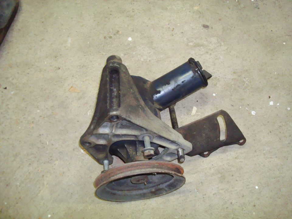 Power steering pump with pulley and mounting bracket