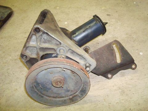 1995 Ford Bronco - This is a power steering pump assembly, not a 1995 Ford Bronco.