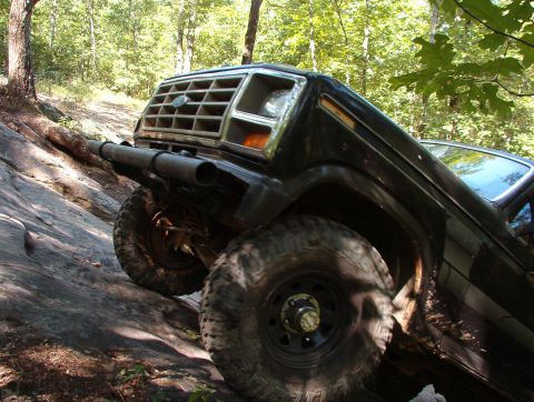 1983 Ford Bronco - Having learned a lot from Rescue's lines, Elwood had no trouble on Slider (54) and didn't even slip a tire.