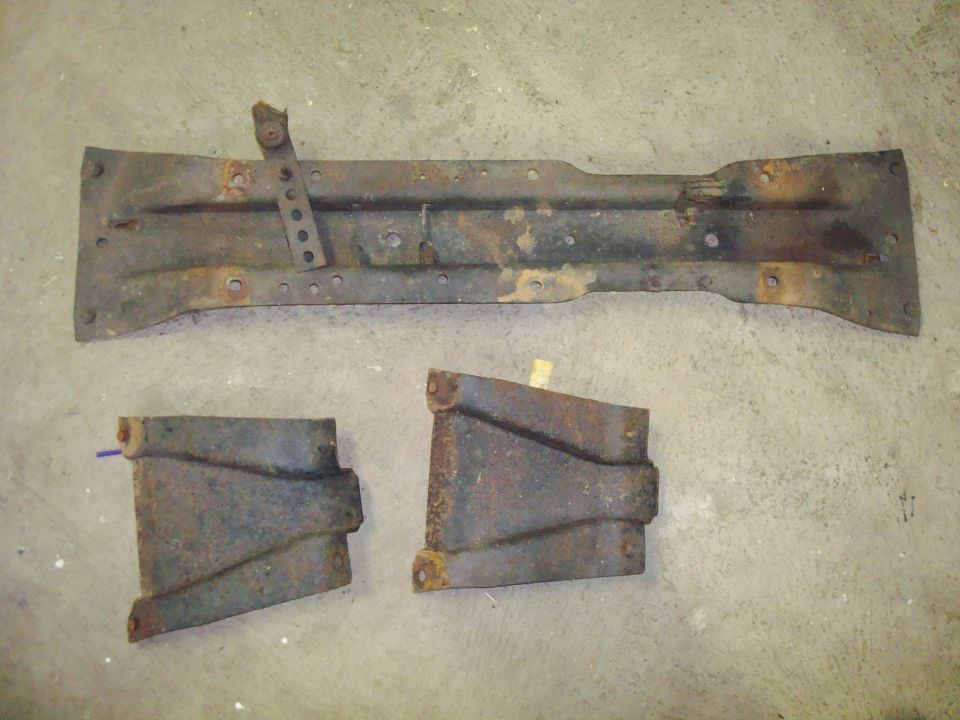 Rusted metal bracket and two triangular pieces