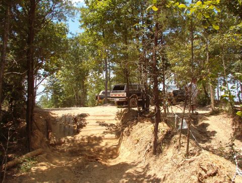 1983 Ford Bronco - After trying a few lines, Rescue found a little more gas got him over Log Jam (43).