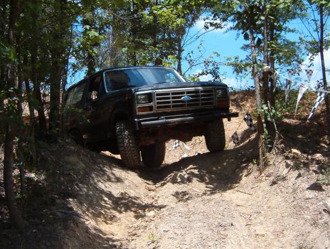 1983 Ford Bronco - Rescue's success inspired Elwood to descend Log Jam (43) & then ascend it.