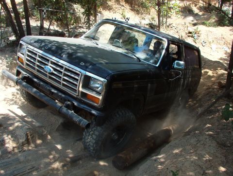 1983 Ford Bronco - Elwood got a little too enthusiastic on Log Jam (43) and grenaded his 3rd member. Broncobasher called a friend to bring a spare, but eventu…