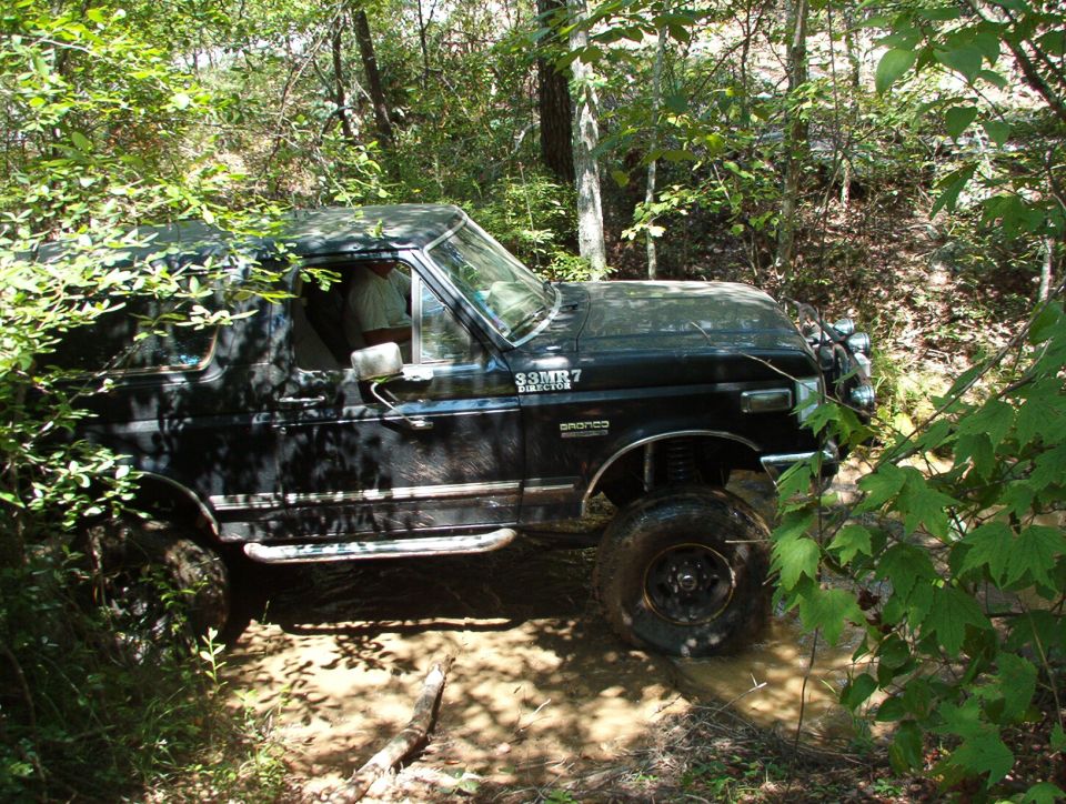 Following AUBronco (in his friend's Jeep), we returned to the North bridge on Lazy Days so the Jeep & Rescue could run the creek.