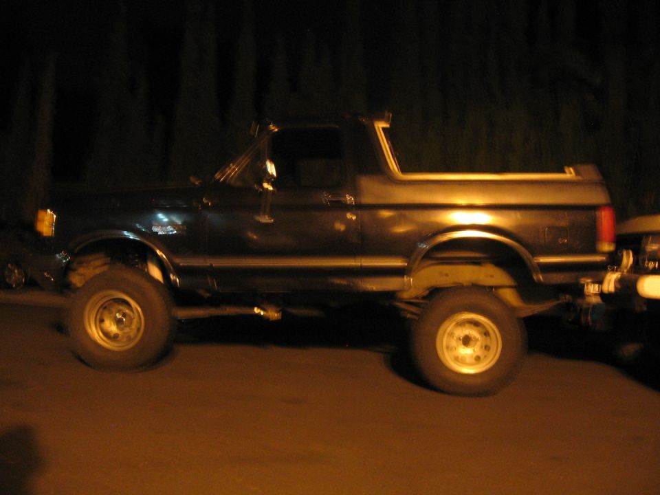 1989 Ford Bronco side view, dark color