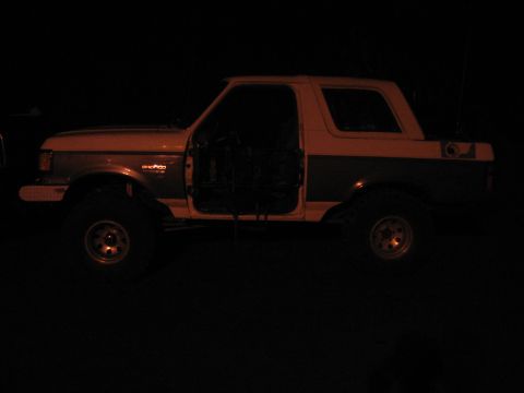 1989 Ford Bronco - This 1989 Ford Bronco is seen with its doors removed, revealing its interior.