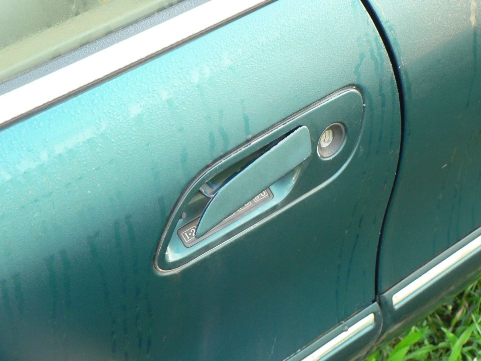 Broken driver's door handle