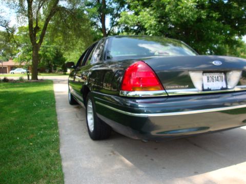 1999 Ford Crown Victoria photo