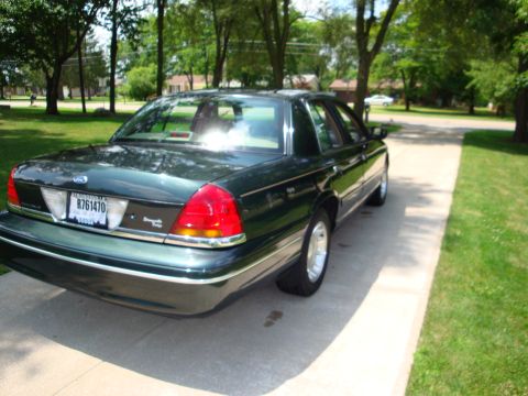 1999 Ford Crown Victoria photo