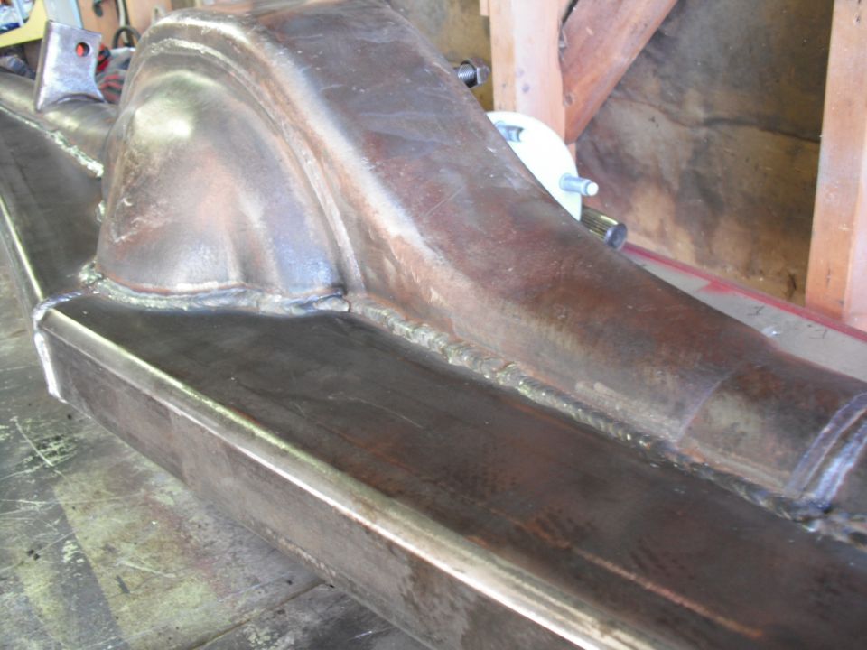 Weld bead joining a fabricated truss to an axle housing center section