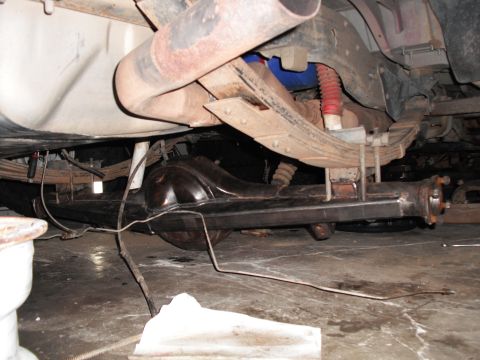 1991 Ford Bronco - The rear axle and suspension of a 1991 Ford Bronco are shown from underneath.