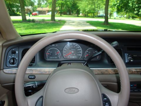1999 Ford Crown Victoria photo