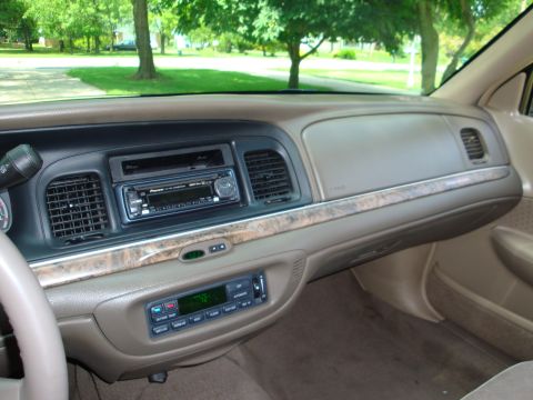1999 Ford Crown Victoria photo