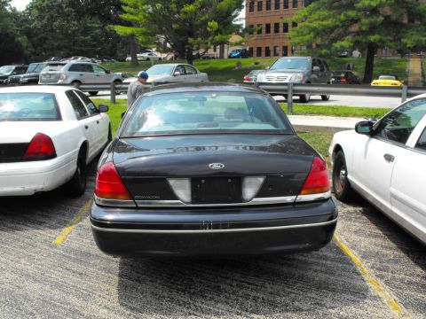 1999 Ford Crown Victoria - Needs some touch up paint