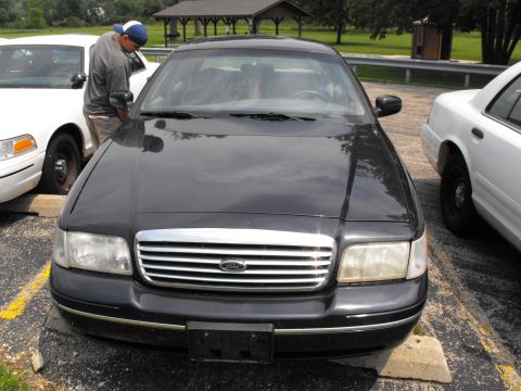 1999 Ford Crown Victoria photo