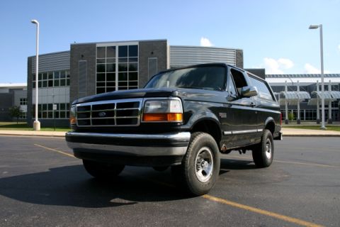 1995 Ford Bronco - 1995 Ford Bronco parked in front of a building.