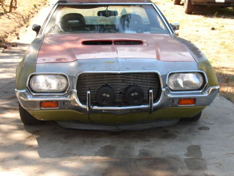 1973 Ford Ranchero - This 1972 Ford Ranchero shows a custom front end with a hood scoop and auxiliary lights.