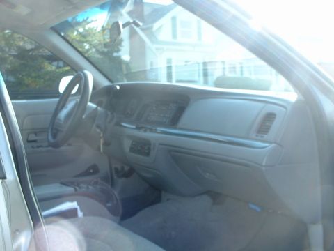 2000 Ford Crown Victoria - Dashboard and interior of a 2000 Ford Crown Victoria.