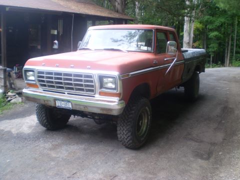 1979 Ford Bronco - This 1979 Ford F-Series pickup truck has a red cab and black bed with a lifted suspension.