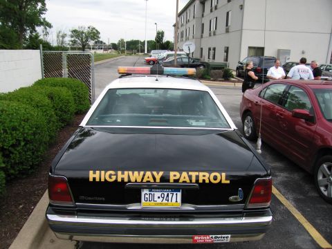 1991 Ford Crown Victoria - Rear view of a black and white police car, identified as "HIGHWAY PATROL" with license plate GDL-9471.