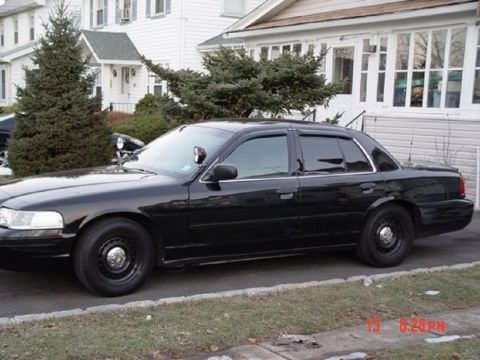 2002 Ford Crown Victoria photo