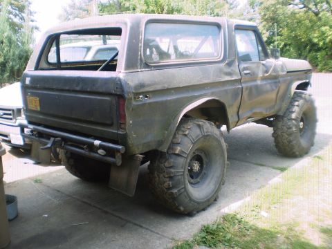 1978 Ford Bronco - This modified 1978 Ford Bronco is equipped with oversized tires for off-road use.