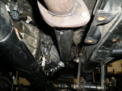 1986 Toyota Hilux - Close-up of the underside of a vehicle, focusing on the transmission and exhaust system.