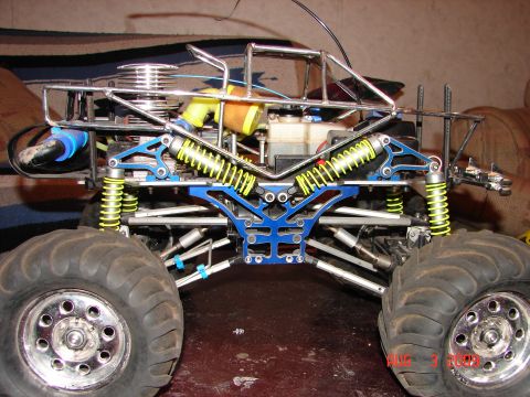 1987 Ford Bronco - This is a close-up view of the suspension and drivetrain of a remote-controlled monster truck.