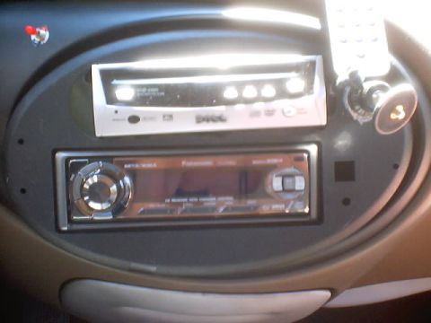 1999 Ford Taurus - The dashboard features a CD player above a car stereo with a digital display and various buttons.
