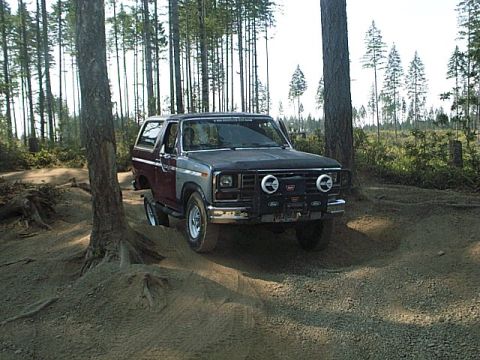 1986 Ford Bronco - Tommy going through a fairly tame section.