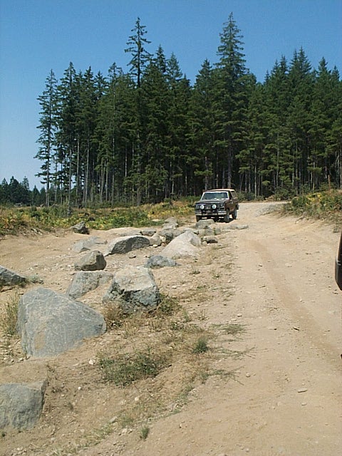 1986 Ford Bronco - Tommy decides to tkae on one of the rock paths.